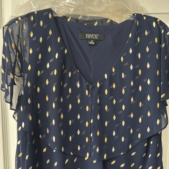 Like new ruffled dress - Picture 6 of 9